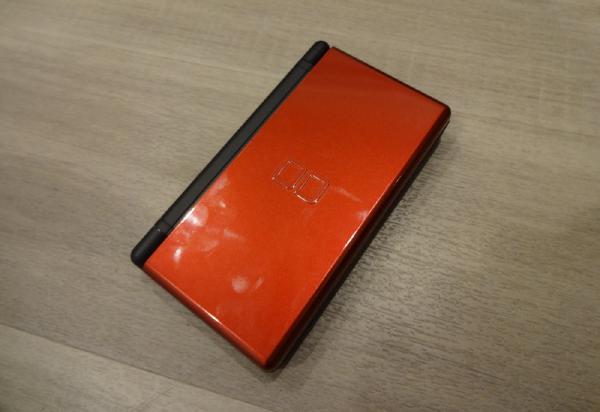 Top of red DS Lite. Has some fingerprints.